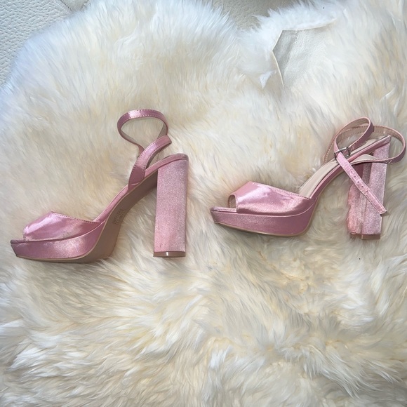 LIGHT PINK HEELS - Picture 3 of 5